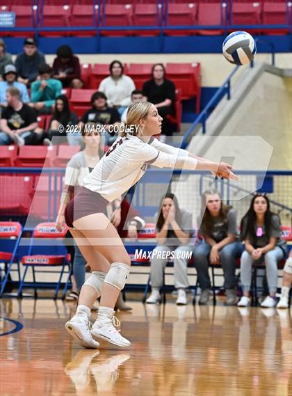 Thumbnail 3 in Fairfield vs. Troy (UIL 3A Bi-District) photogallery.