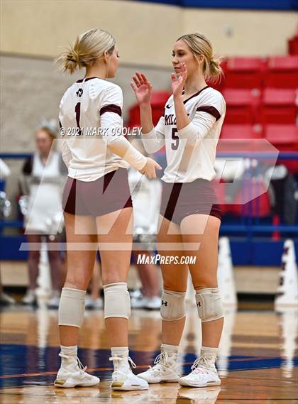 Thumbnail 2 in Fairfield vs. Troy (UIL 3A Bi-District) photogallery.