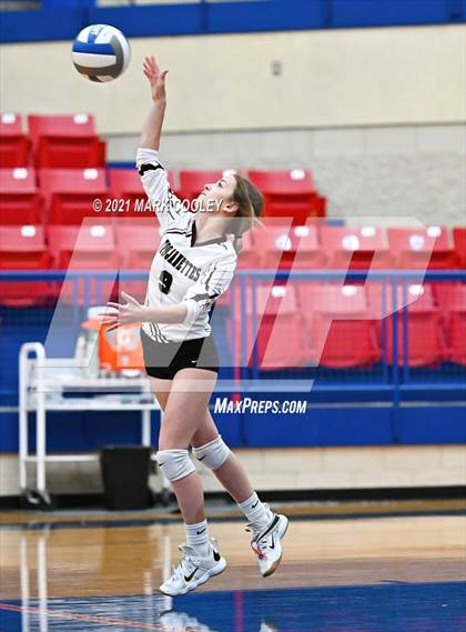 Thumbnail 1 in Fairfield vs. Troy (UIL 3A Bi-District) photogallery.