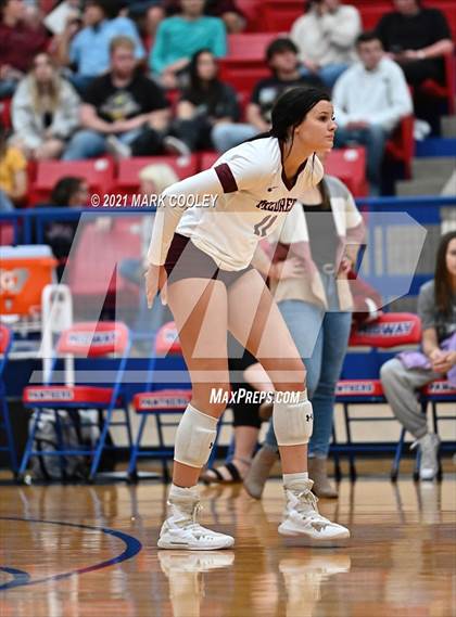 Thumbnail 2 in Fairfield vs. Troy (UIL 3A Bi-District) photogallery.