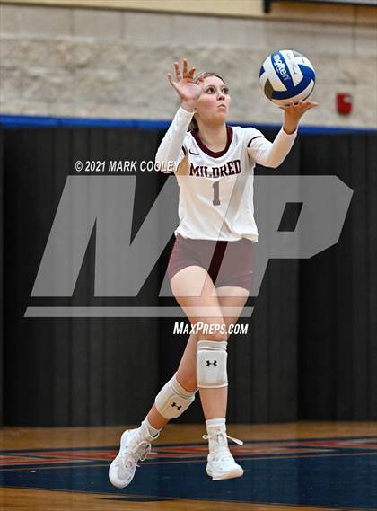 Thumbnail 1 in Fairfield vs. Troy (UIL 3A Bi-District) photogallery.