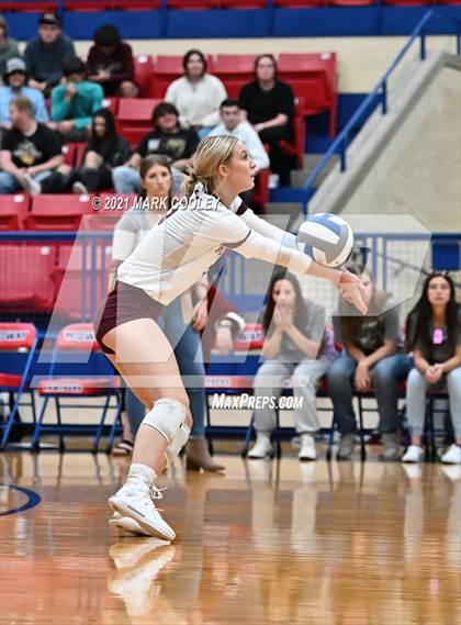 Thumbnail 2 in Fairfield vs. Troy (UIL 3A Bi-District) photogallery.