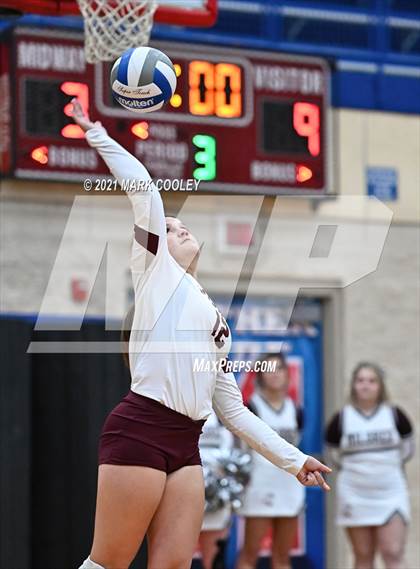 Thumbnail 3 in Fairfield vs. Troy (UIL 3A Bi-District) photogallery.