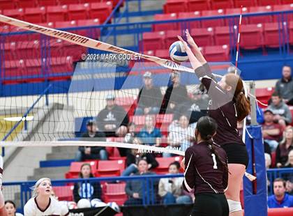 Thumbnail 2 in Fairfield vs. Troy (UIL 3A Bi-District) photogallery.