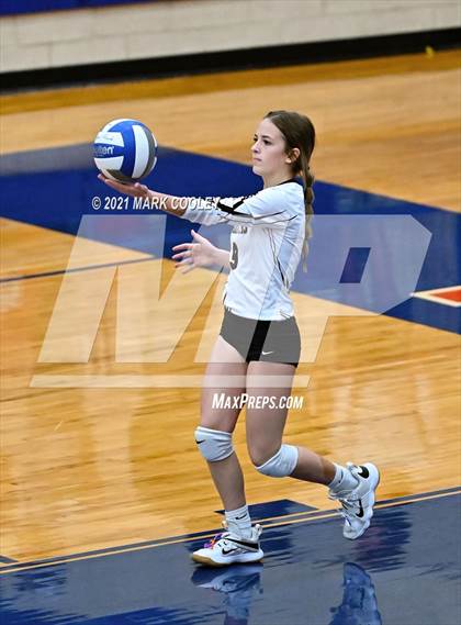 Thumbnail 2 in Fairfield vs. Troy (UIL 3A Bi-District) photogallery.