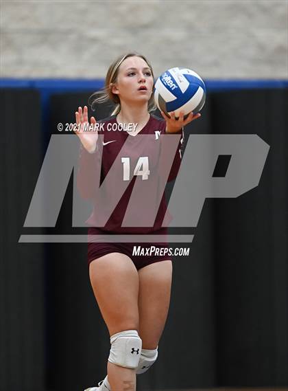 Thumbnail 1 in Fairfield vs. Troy (UIL 3A Bi-District) photogallery.