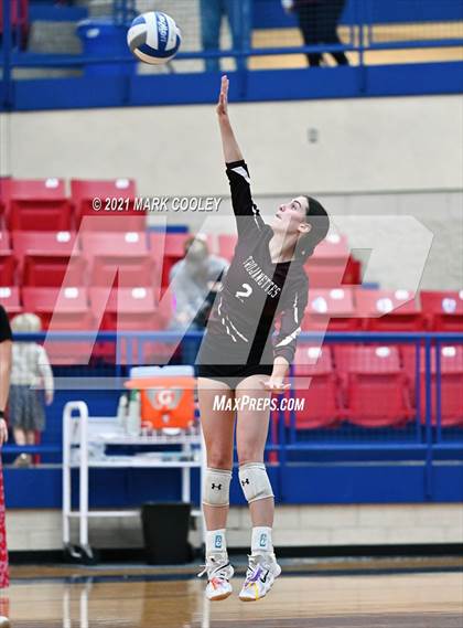 Thumbnail 3 in Fairfield vs. Troy (UIL 3A Bi-District) photogallery.