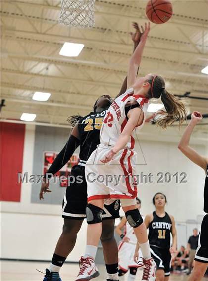 Thumbnail 2 in Canyon vs. Mater Dei (Matson Classic) photogallery.