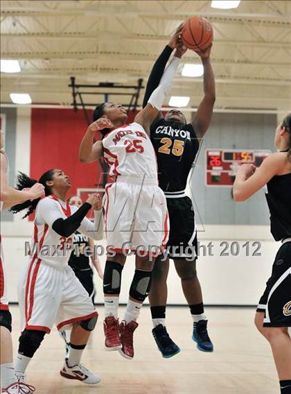 Thumbnail 1 in Canyon vs. Mater Dei (Matson Classic) photogallery.