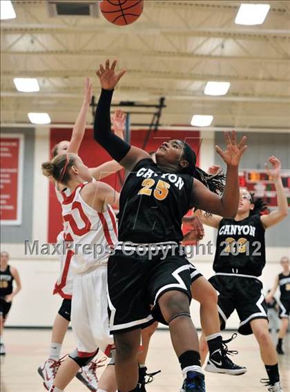 Thumbnail 2 in Canyon vs. Mater Dei (Matson Classic) photogallery.