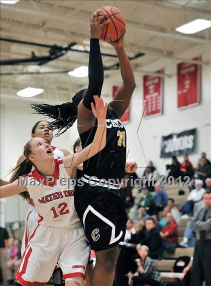 Thumbnail 3 in Canyon vs. Mater Dei (Matson Classic) photogallery.