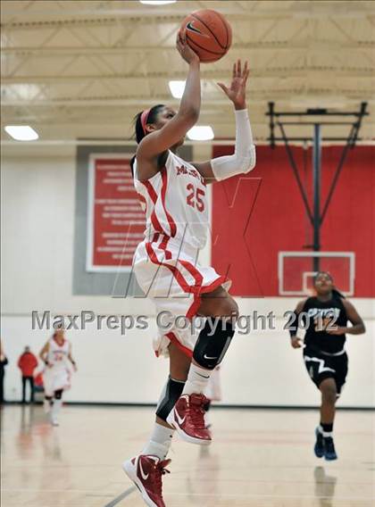Thumbnail 2 in Canyon vs. Mater Dei (Matson Classic) photogallery.
