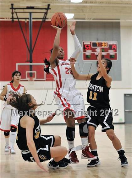 Thumbnail 2 in Canyon vs. Mater Dei (Matson Classic) photogallery.