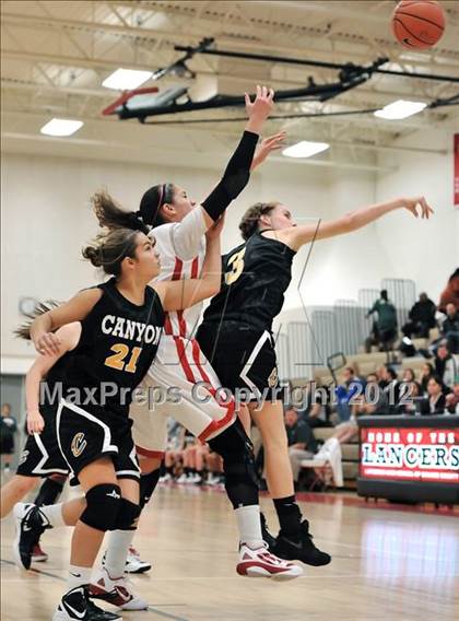 Thumbnail 2 in Canyon vs. Mater Dei (Matson Classic) photogallery.
