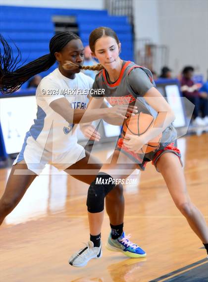 Thumbnail 3 in Apopka vs Mount Dora (14th Annual Earl Graham Metro vs Florida Challenge) photogallery.