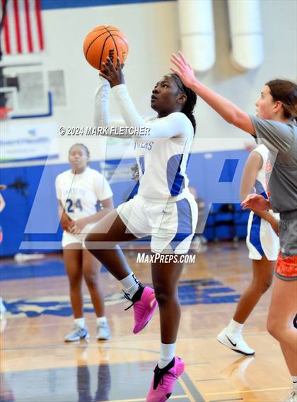Thumbnail 2 in Apopka vs Mount Dora (14th Annual Earl Graham Metro vs Florida Challenge) photogallery.