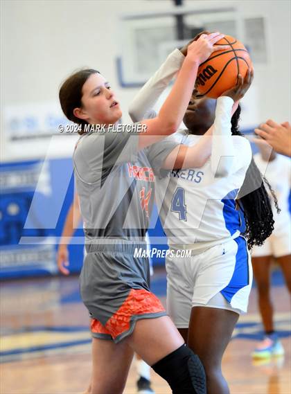 Thumbnail 1 in Apopka vs Mount Dora (14th Annual Earl Graham Metro vs Florida Challenge) photogallery.