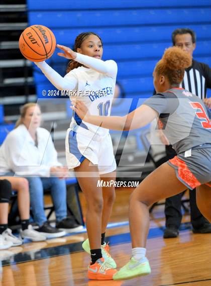 Thumbnail 1 in Apopka vs Mount Dora (14th Annual Earl Graham Metro vs Florida Challenge) photogallery.