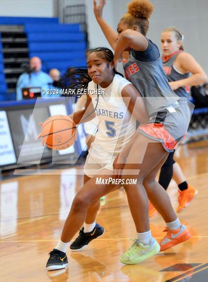 Thumbnail 2 in Apopka vs Mount Dora (14th Annual Earl Graham Metro vs Florida Challenge) photogallery.