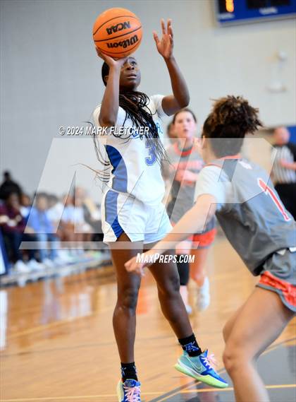 Thumbnail 2 in Apopka vs Mount Dora (14th Annual Earl Graham Metro vs Florida Challenge) photogallery.