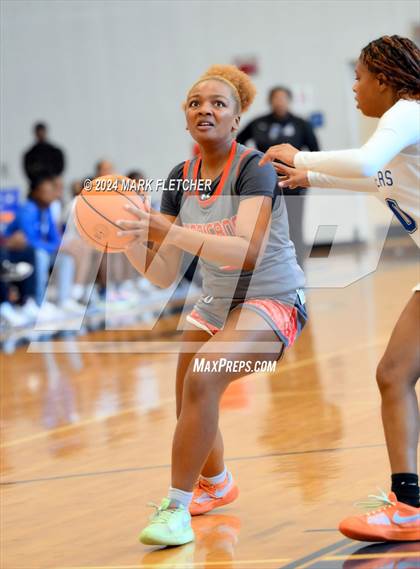 Thumbnail 2 in Apopka vs Mount Dora (14th Annual Earl Graham Metro vs Florida Challenge) photogallery.