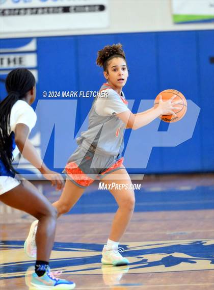 Thumbnail 1 in Apopka vs Mount Dora (14th Annual Earl Graham Metro vs Florida Challenge) photogallery.