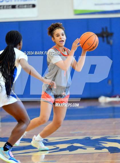 Thumbnail 3 in Apopka vs Mount Dora (14th Annual Earl Graham Metro vs Florida Challenge) photogallery.
