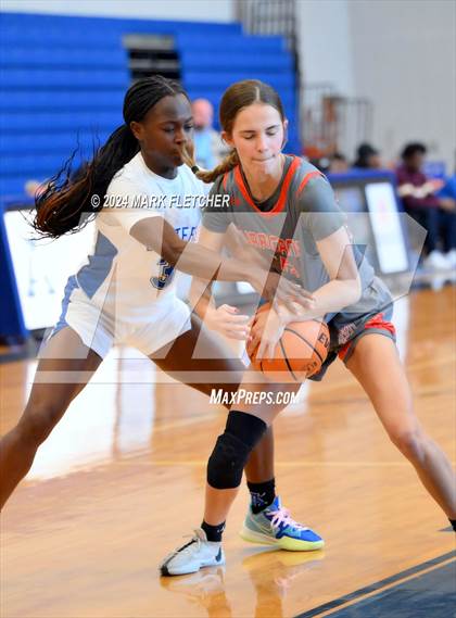 Thumbnail 1 in Apopka vs Mount Dora (14th Annual Earl Graham Metro vs Florida Challenge) photogallery.