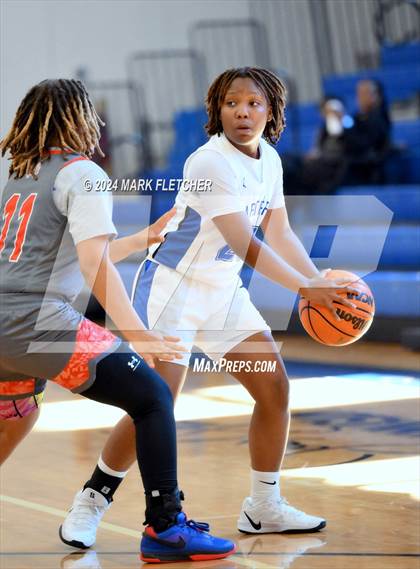 Thumbnail 3 in Apopka vs Mount Dora (14th Annual Earl Graham Metro vs Florida Challenge) photogallery.