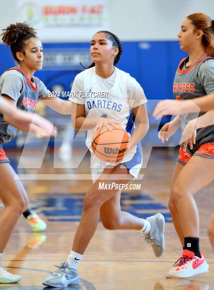 Thumbnail 2 in Apopka vs Mount Dora (14th Annual Earl Graham Metro vs Florida Challenge) photogallery.