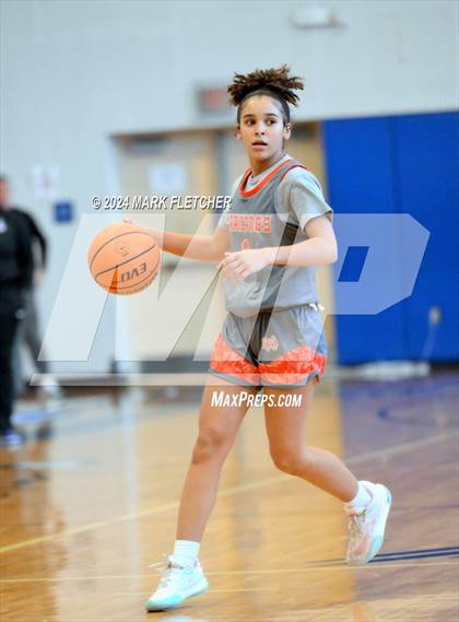 Thumbnail 3 in Apopka vs Mount Dora (14th Annual Earl Graham Metro vs Florida Challenge) photogallery.