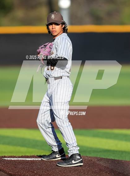 Thumbnail 2 in Chaminade vs St Francis photogallery.
