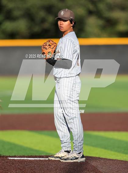 Thumbnail 3 in Chaminade vs St Francis photogallery.