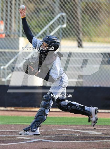 Thumbnail 3 in Chaminade vs St Francis photogallery.