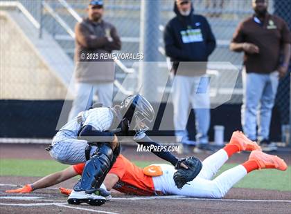 Thumbnail 3 in Chaminade vs St Francis photogallery.