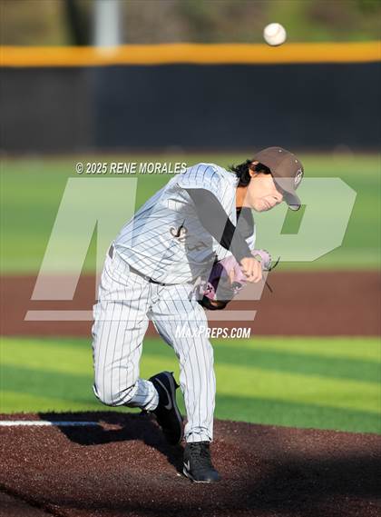 Thumbnail 2 in Chaminade vs St Francis photogallery.