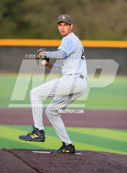 Thumbnail 2 in Chaminade vs St Francis photogallery.