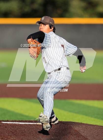 Thumbnail 3 in Chaminade vs St Francis photogallery.