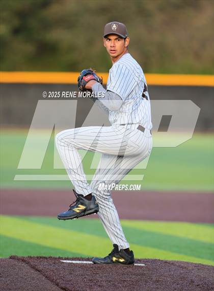 Thumbnail 1 in Chaminade vs St Francis photogallery.