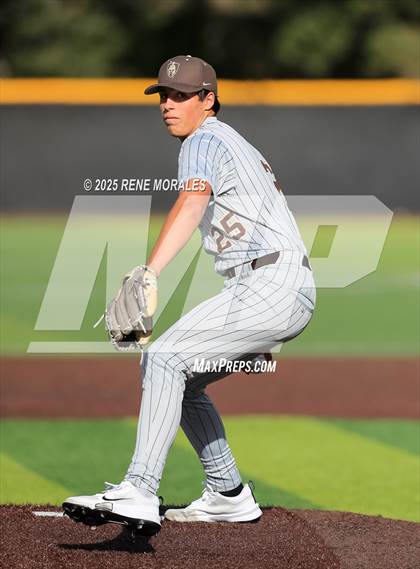 Thumbnail 2 in Chaminade vs St Francis photogallery.