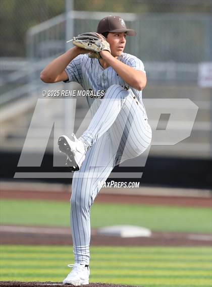 Thumbnail 3 in Chaminade vs St Francis photogallery.