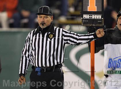 Thumbnail 2 in Folsom vs. De La Salle (CIF NorCal Regional Open Final) photogallery.