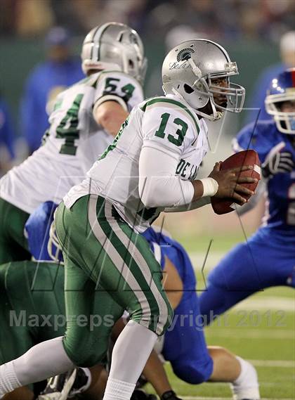 Thumbnail 3 in Folsom vs. De La Salle (CIF NorCal Regional Open Final) photogallery.