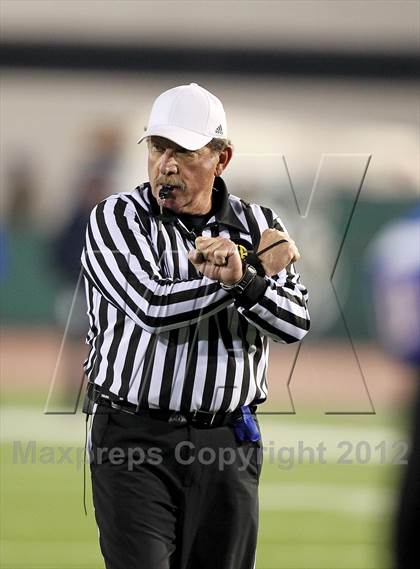 Thumbnail 1 in Folsom vs. De La Salle (CIF NorCal Regional Open Final) photogallery.