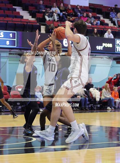 Thumbnail 2 in Iona Prep vs Poughkeepsie (William F. Plunkett Jr. Christmas Classic) photogallery.