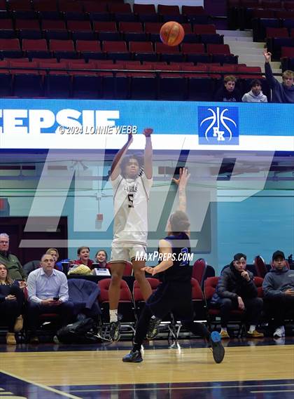 Thumbnail 1 in Iona Prep vs Poughkeepsie (William F. Plunkett Jr. Christmas Classic) photogallery.