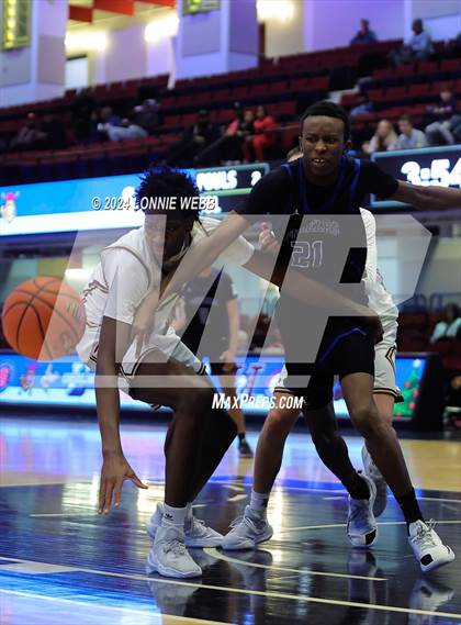 Thumbnail 3 in Iona Prep vs Poughkeepsie (William F. Plunkett Jr. Christmas Classic) photogallery.