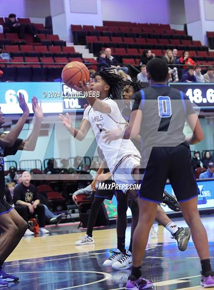 Thumbnail 1 in Iona Prep vs Poughkeepsie (William F. Plunkett Jr. Christmas Classic) photogallery.