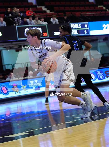 Thumbnail 1 in Iona Prep vs Poughkeepsie (William F. Plunkett Jr. Christmas Classic) photogallery.