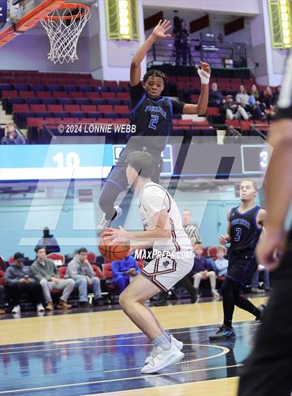 Thumbnail 2 in Iona Prep vs Poughkeepsie (William F. Plunkett Jr. Christmas Classic) photogallery.